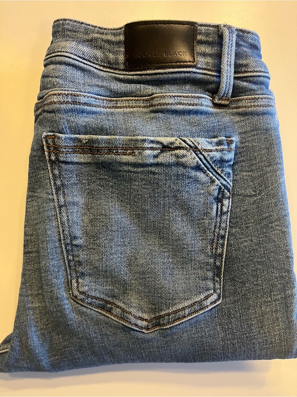 Buckle Black Light Blue Skinny Jeans. Fit 53. Size 29x32.
